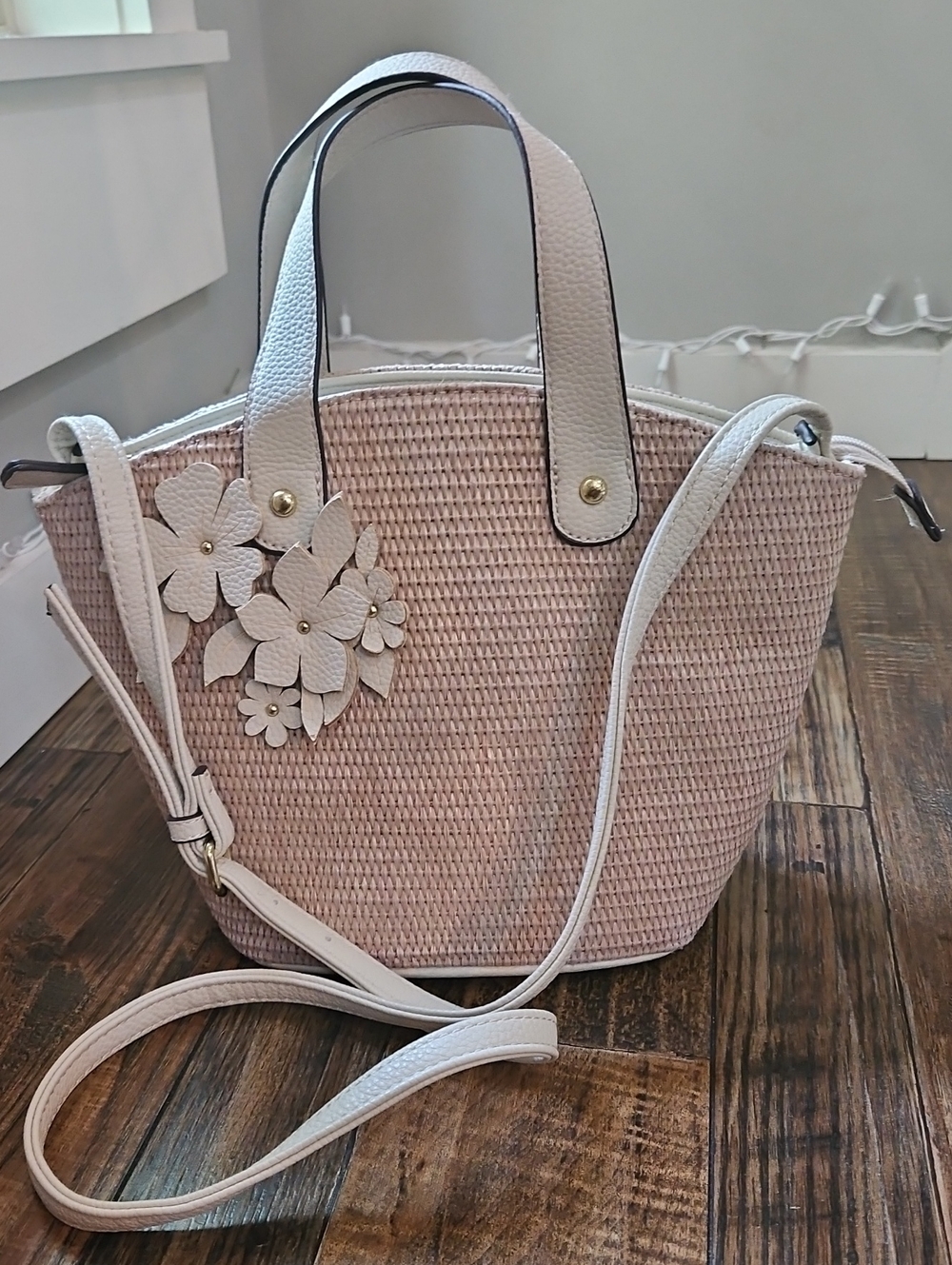 Liz Clairborne Women's Woven Straw Floral Accent Tote Bag - Light Beige & Ivory‎